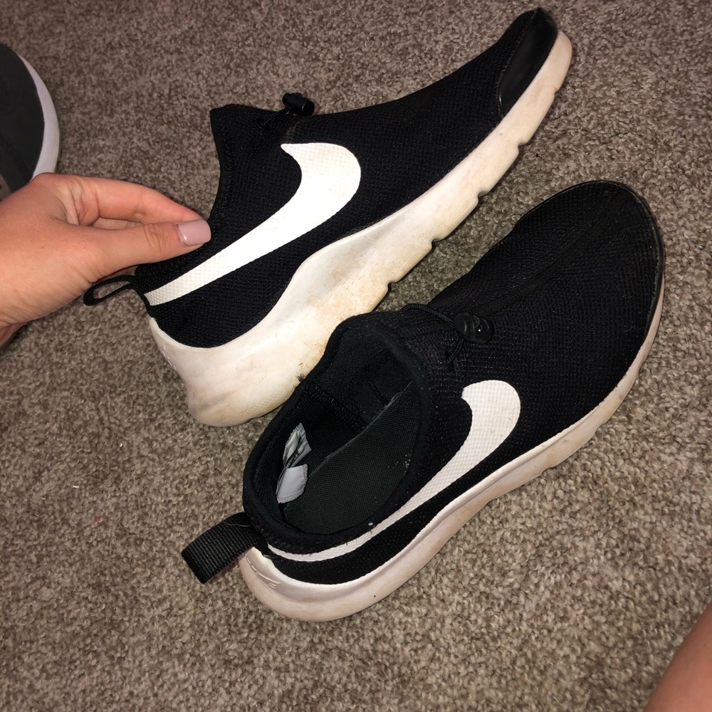 Nike’s 🙌🏻 - Picture 2 of 5